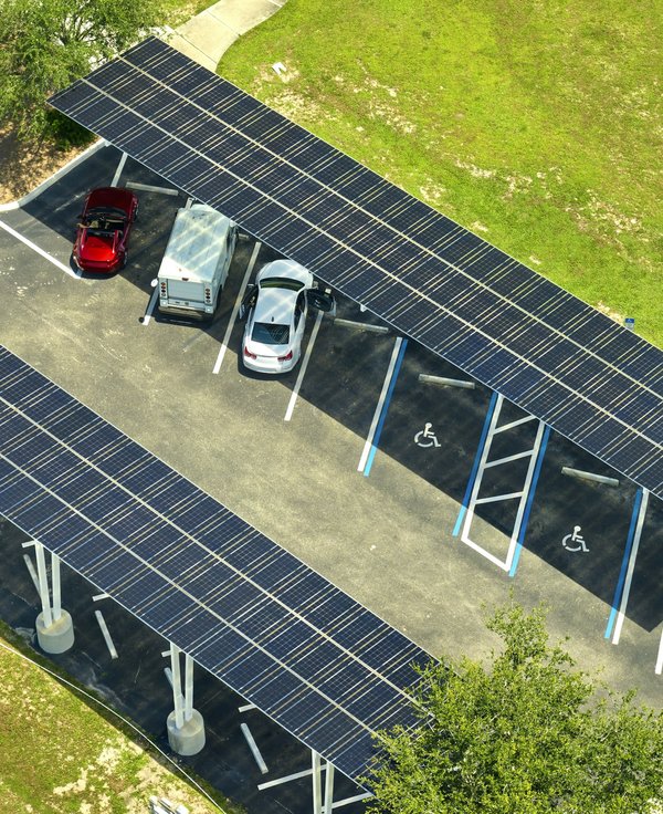 Découvrez les avantages d'un carport solaire pour votre véhicule